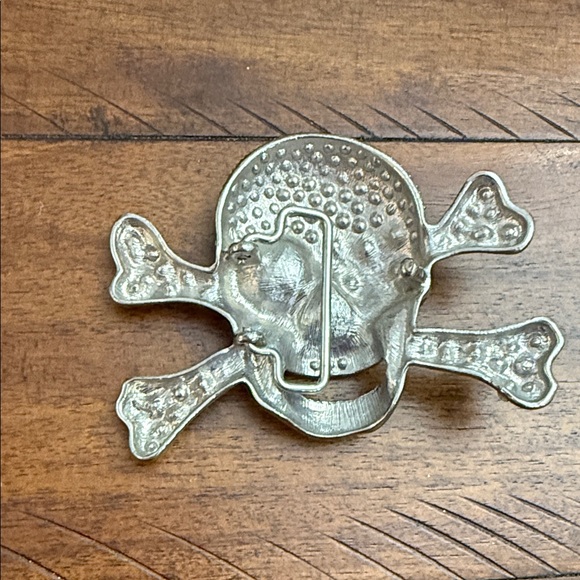 Skull and Crossbones Rhinestone Belt Buckle - Picture 3 of 3